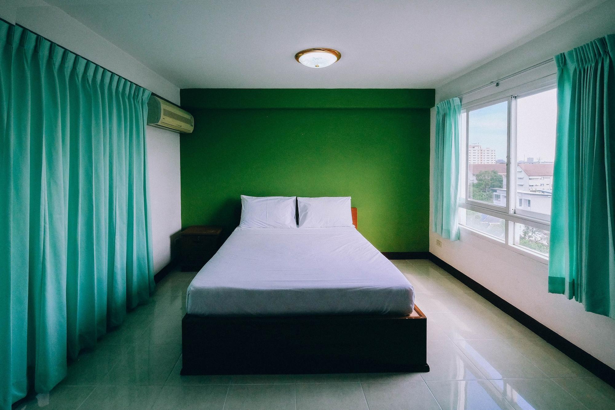 Motel Golden House @ On-Nut Station Bangkok Exterior foto