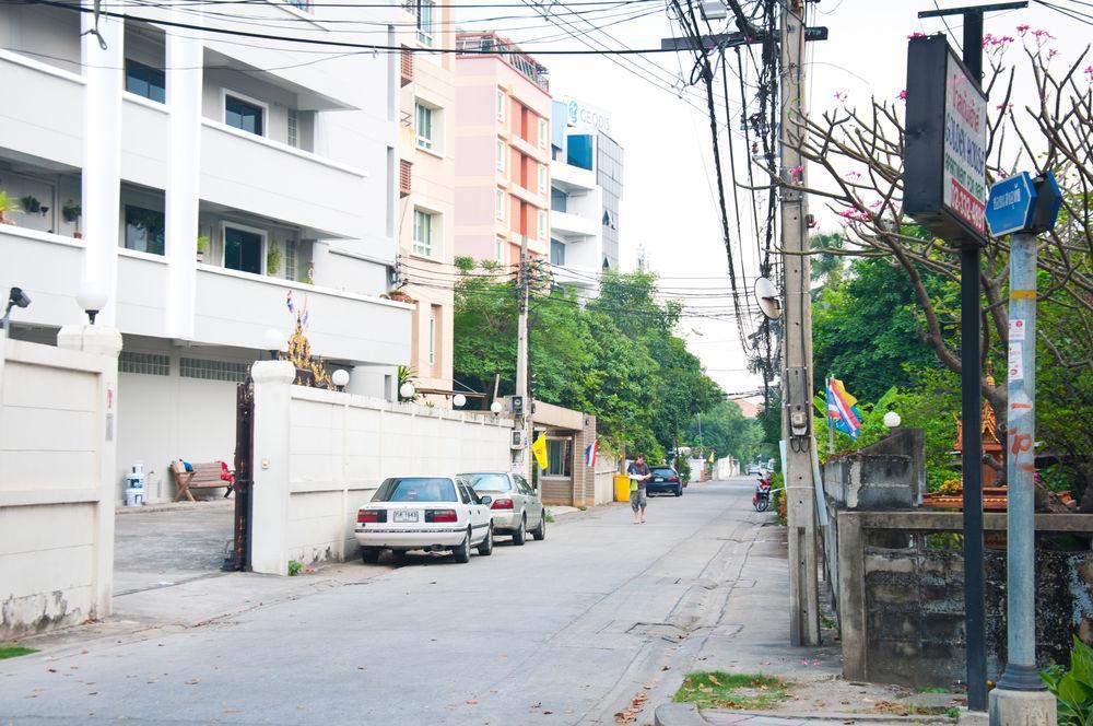 Motel Golden House @ On-Nut Station Bangkok Exterior foto