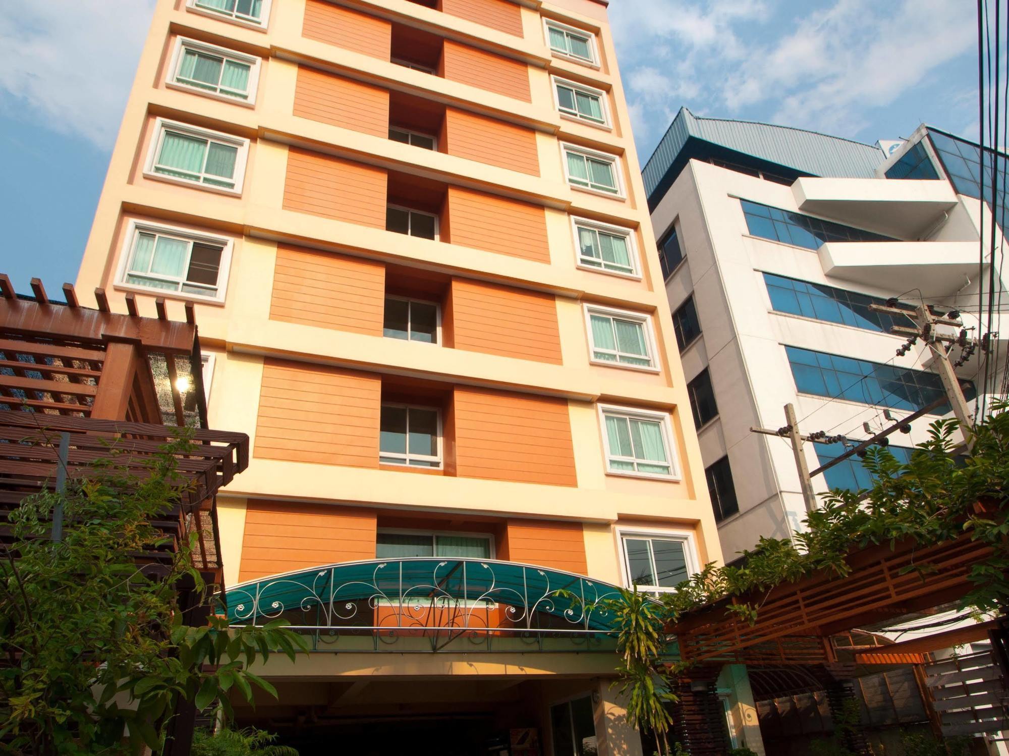 Motel Golden House @ On-Nut Station Bangkok Exterior foto