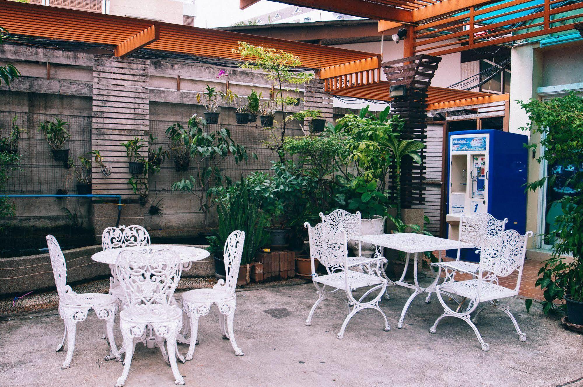 Motel Golden House @ On-Nut Station Bangkok Exterior foto